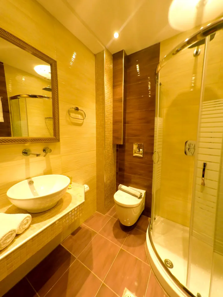 The bathroom of the split-level apartment