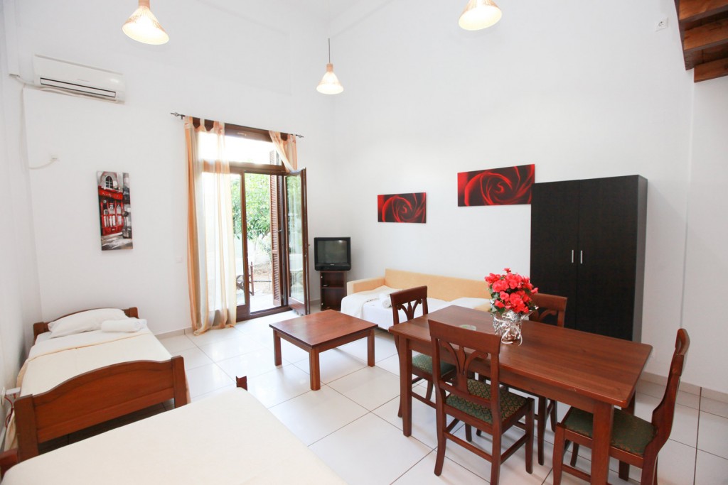 Apartment size: 60 m², Sleeps up to 5 people

Bedroom 1: 2 single beds
Living room: 1 sofa bed